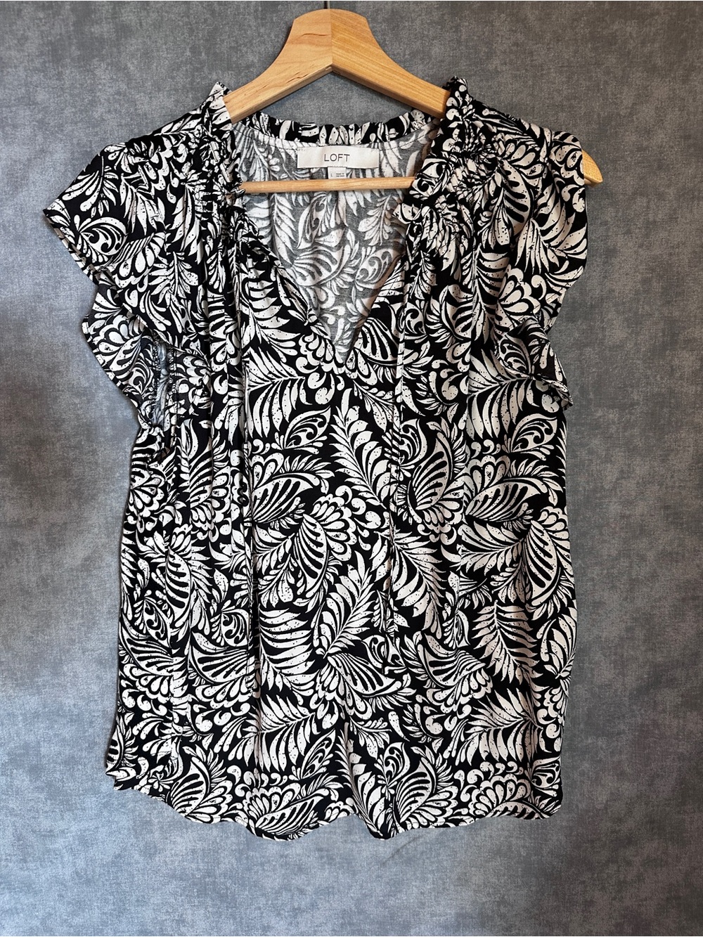 LOFT Botanical Print Flutter Sleeve Top Black Cream XL EUC